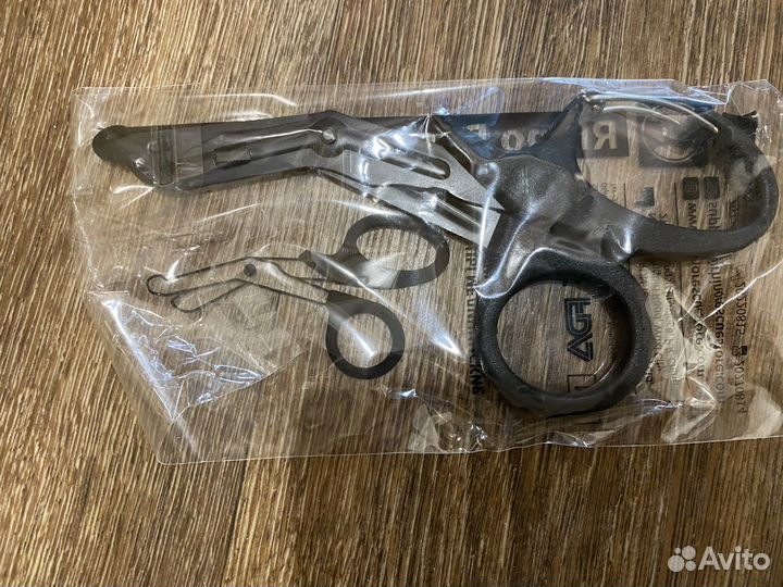 Ножницы тактические с карабином