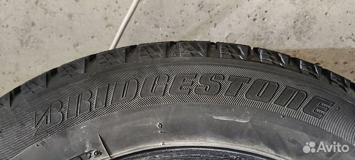 Bridgestone Blizzak DM-V2 215/60 R17 104