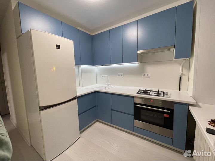 Кухонный гарнитур. Угловая кухня без ручек ксп:189