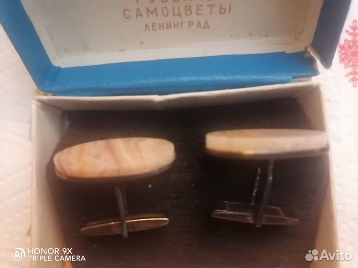 Серебряные запонки с камнем