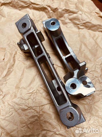 Кронштейн двигателя правый Camry 70 RAV 4 XA50 2.5