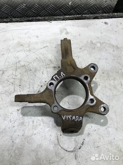 Кулак передний левый Suzuki Grand Vitara