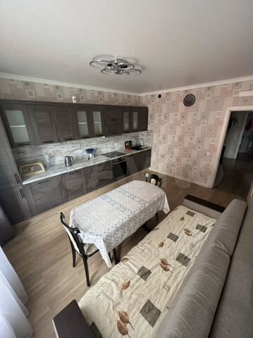 3-к. квартира, 94 м², 10/25 эт.