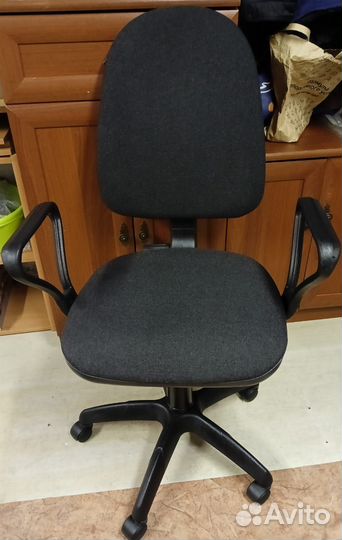 Офисное кресло в отличном состоянии