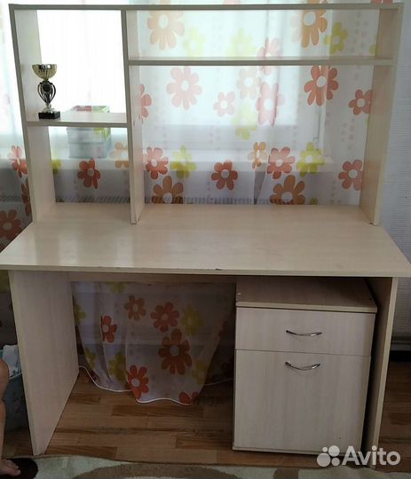 Компьютерный стол