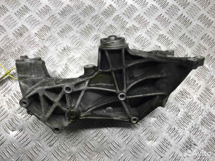 Кронштейн генератора Volkswagen Passat ADR