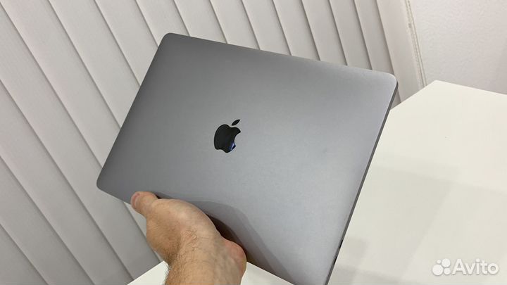 MacBook Pro 13 i5/16/512 Gb/ 0 циклов /Touch Bar