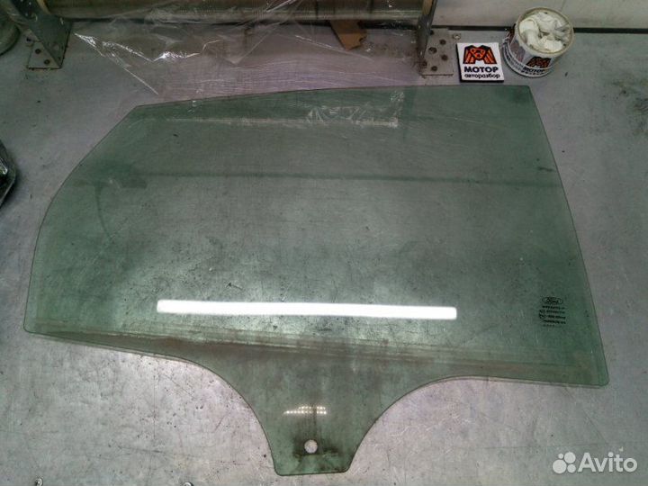 Стекло двери заднее правое Ford Focus 3 хетчбэк