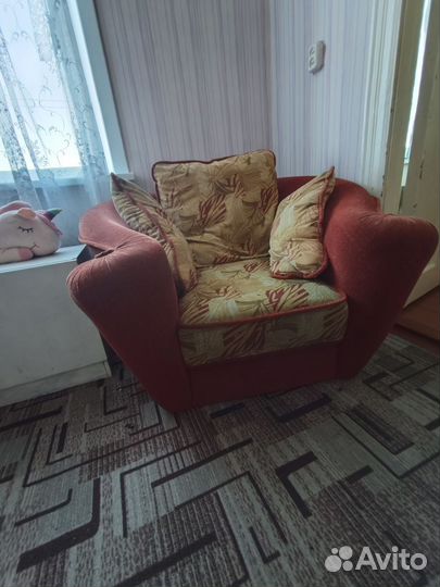 Диваны и кресло бу
