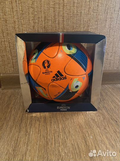 Футбольный мяч adidas euro 2016