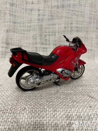 Коллекционная модель bmw r1100rs 1/12