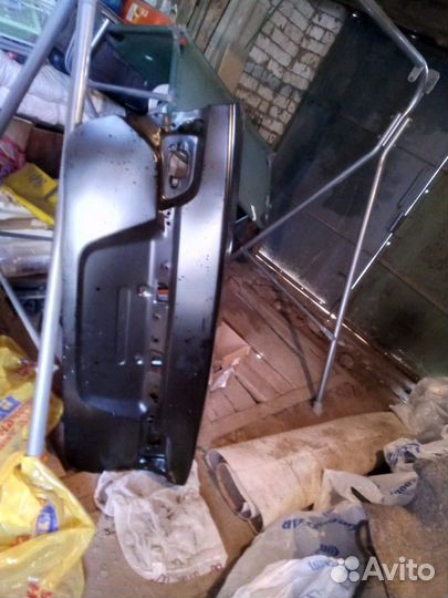 Продаю новую крышку от багажника