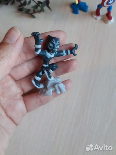 Игрушки kinder Герои Марвел пакетом