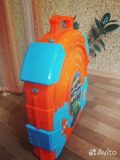 Набор с треком hot wheels carrying case (чемодан)
