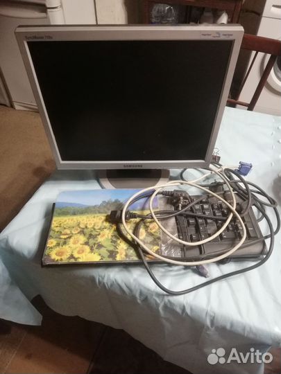 Монитор 17 и Подставка для компьютера