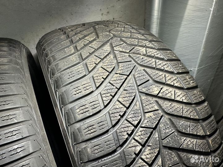 Yokohama BluEarth Winter V906 295/40 R21 111V