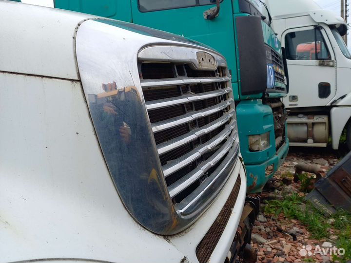 Решетка капота freightliner фредлайнер