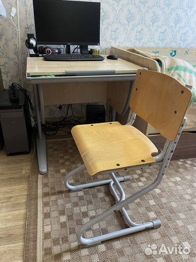 Ученическая парта и стул