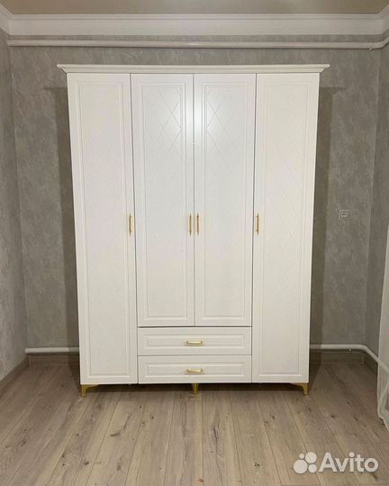 Шкаф белый