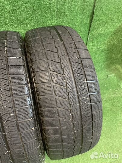 Bridgestone Blizzak VRX 215/55 R17