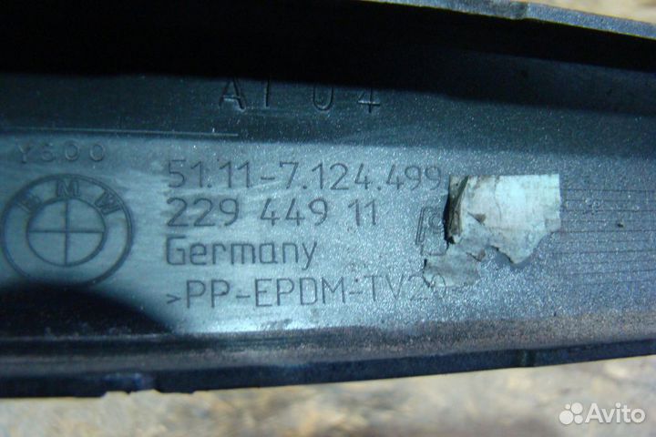 BMW E87 Молдинг переднего бампера левый