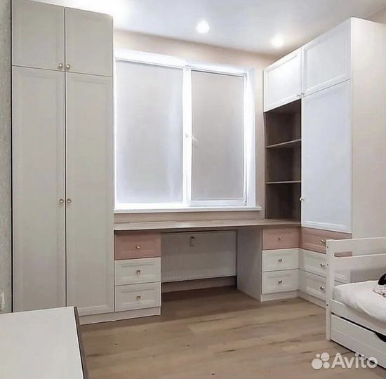 Рабочая зона у окна