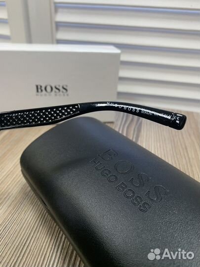 Солнцезащитные очки Hugo Boss