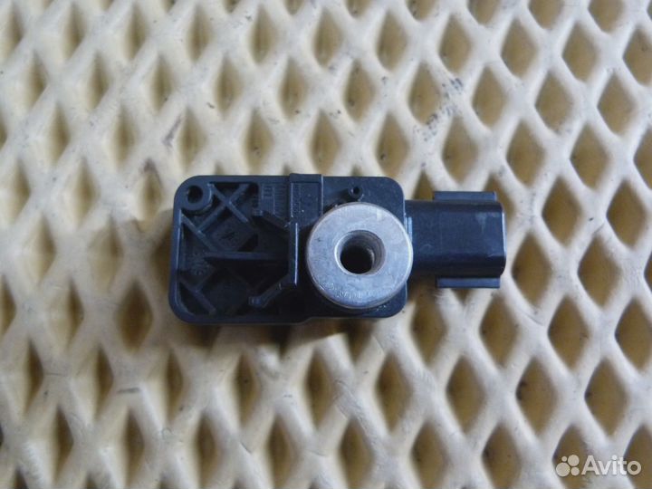 Датчик AIR BAG Renault Megane III 2009-2016 (988333198R)