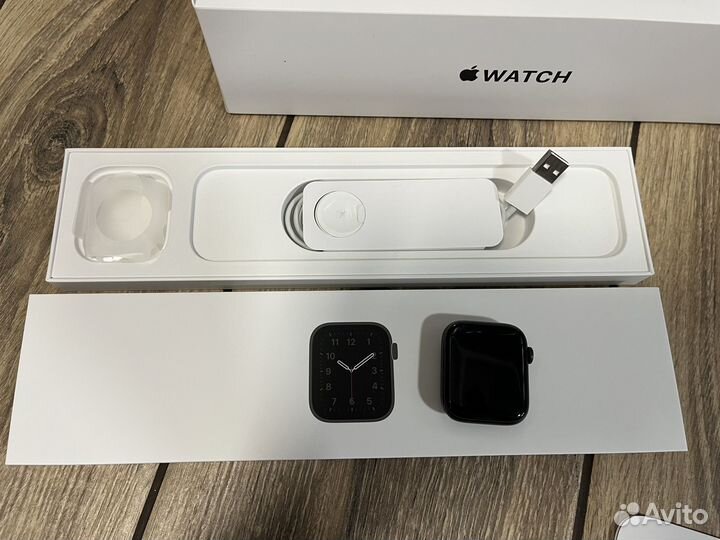 Apple watch SE 44 mm Space Gray