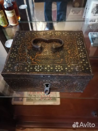 Железные чайники,вазы,шкатулки,самовары