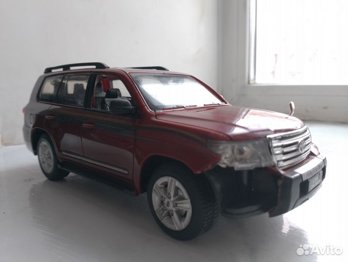Модель Toyota land cruiser 200 1/24