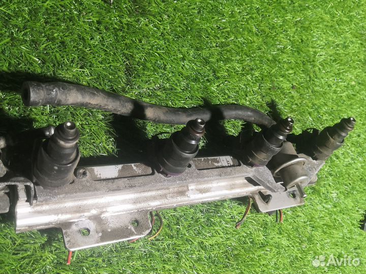 Топливная рампа с форсунками Volvo s40 1,6