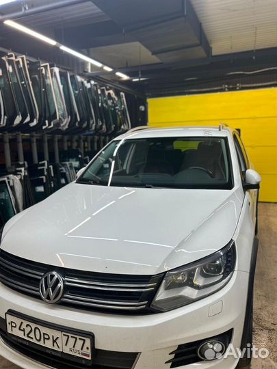 Лобовое стекло Volkswagen Tiguan