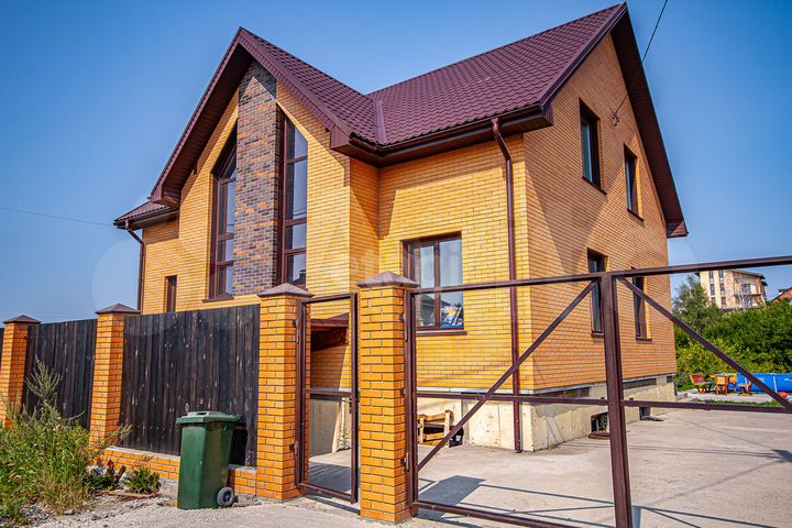 Коттедж 327,7 м² на участке 10 сот.