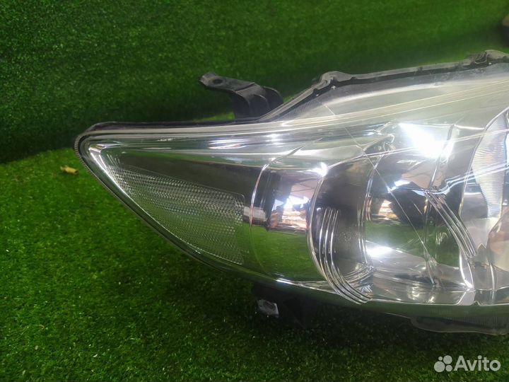 Фара передняя правая Toyota Corolla E150 2012