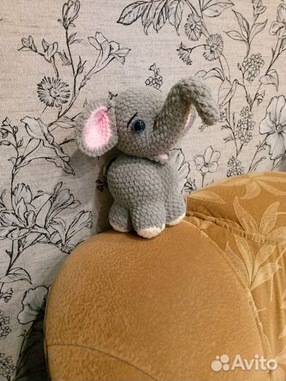 Игрушка слонёнок