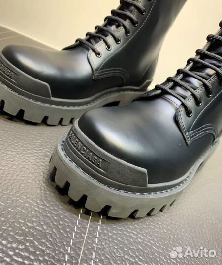 Ботинки Balenciaga Strike Leather Boots