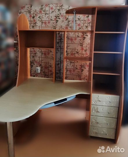 Письменный стол