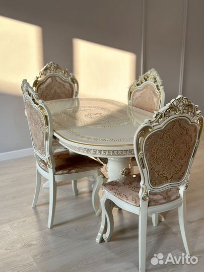 Кухонный стол и стулья