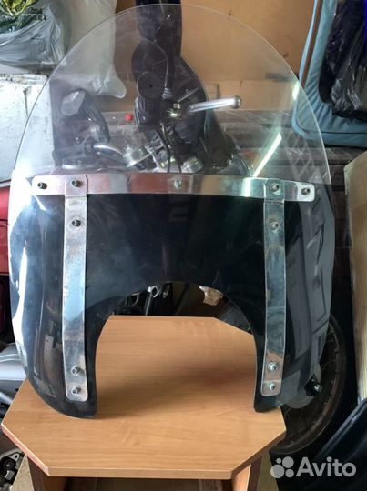 Ветровое стекло и кофр на мотоцикл