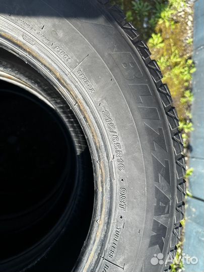 Bridgestone Blizzak Spike-02 SUV 215/65 R16