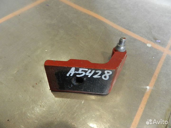 Петля двери - BMW X5 E70