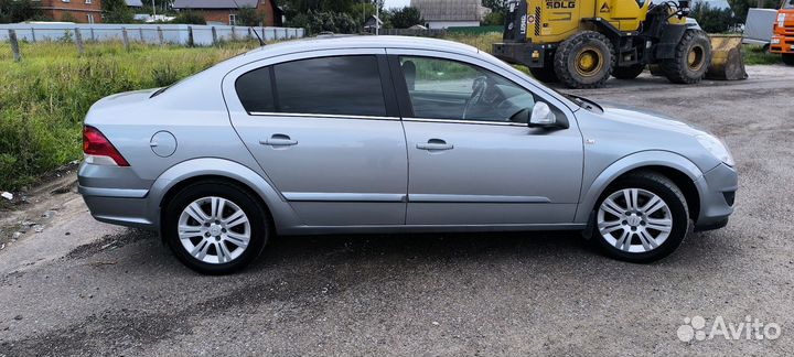 Opel Astra 1.6 МТ, 2011, 166 000 км