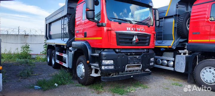 Водитель самосвала Howo