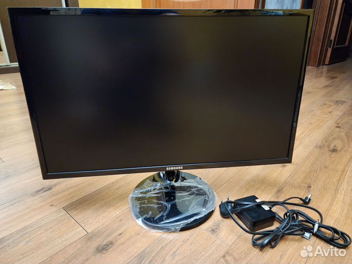 Монитор Samsung S24F354FHI
