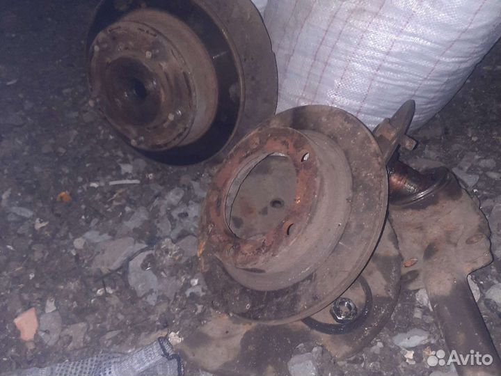 Поворотные кулаки Chevrolet Niva