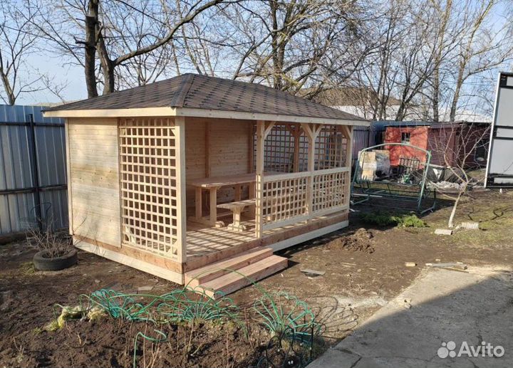 Уличная беседка