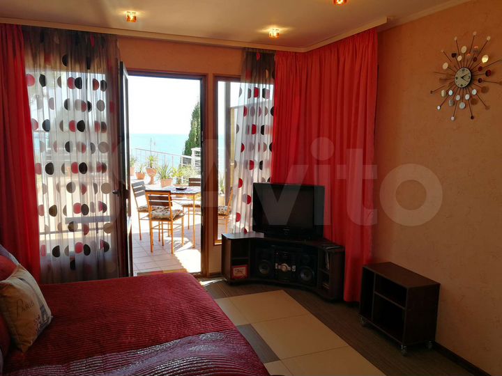 Квартира-студия, 65 м², 3/3 эт.