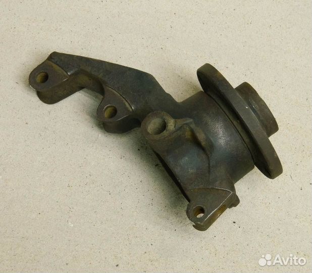 Кулак поворотный левый Audi 80 B3 1.8