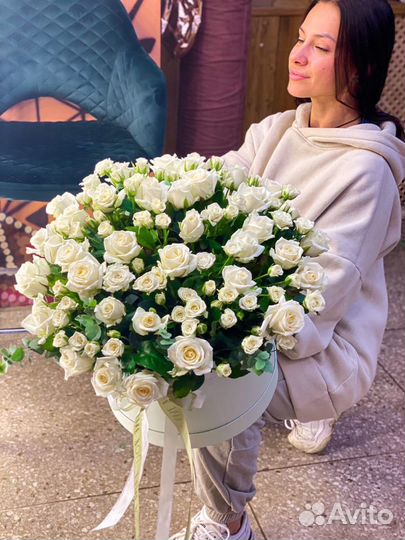 Шляпная коробка с Розами и Кустовой розой